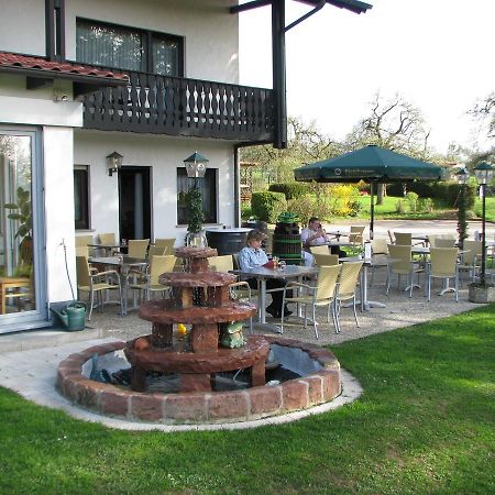 Gasthaus Und Ferienwohnungen Zum Engel Waldbrunn  Экстерьер фото