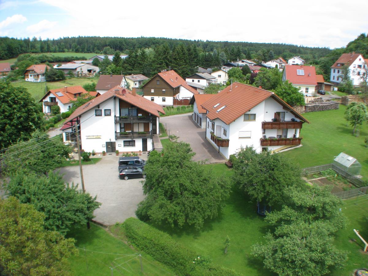 Gasthaus Und Ferienwohnungen Zum Engel Waldbrunn  Экстерьер фото